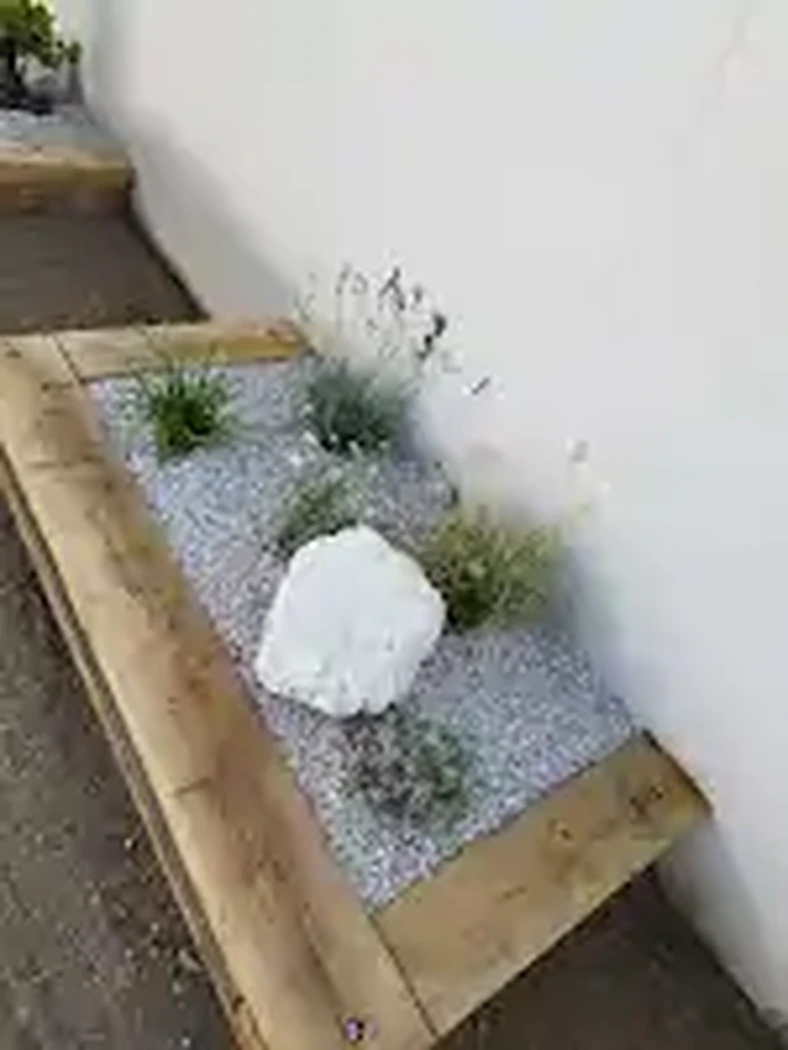 Création jardinière en traverse de châtaigné 